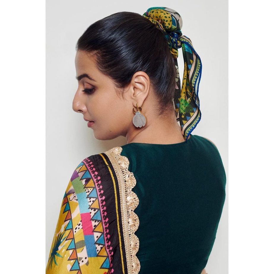 Vidya Balan in yellow saree by devyani Mehrotra for shernbi promotions 4 Vidya Balan in yellow saree by devyani Mehrotra for shernbi promotions-4