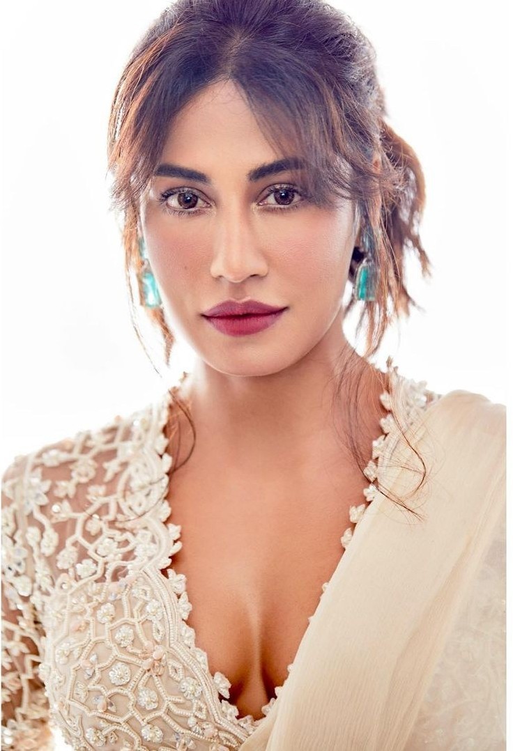 Chitrangda in off white Ridhi mehra pre draped saree for an event 1.4 Chitrangda in off white Ridhi mehra pre draped saree for an event-1.4