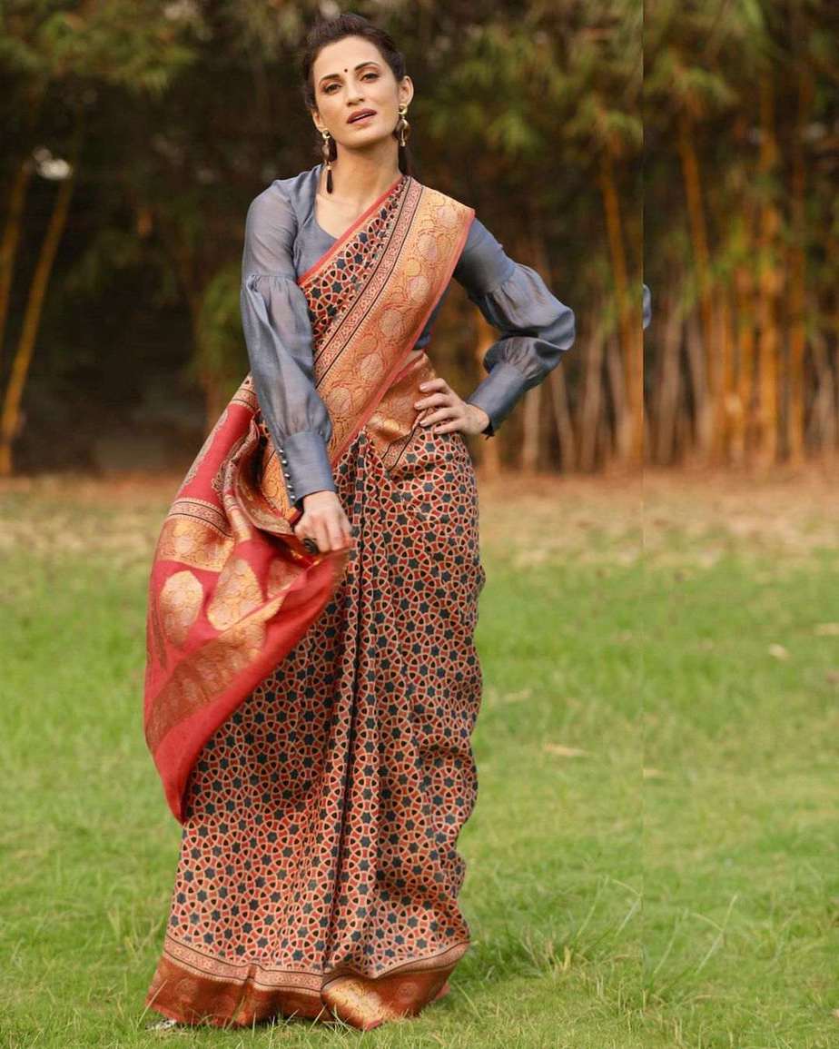 Shilpa Reddy in red AJRAK saree by Kankatala for qa 3 Shilpa Reddy in red AJRAK saree by Kankatala for q&a-3