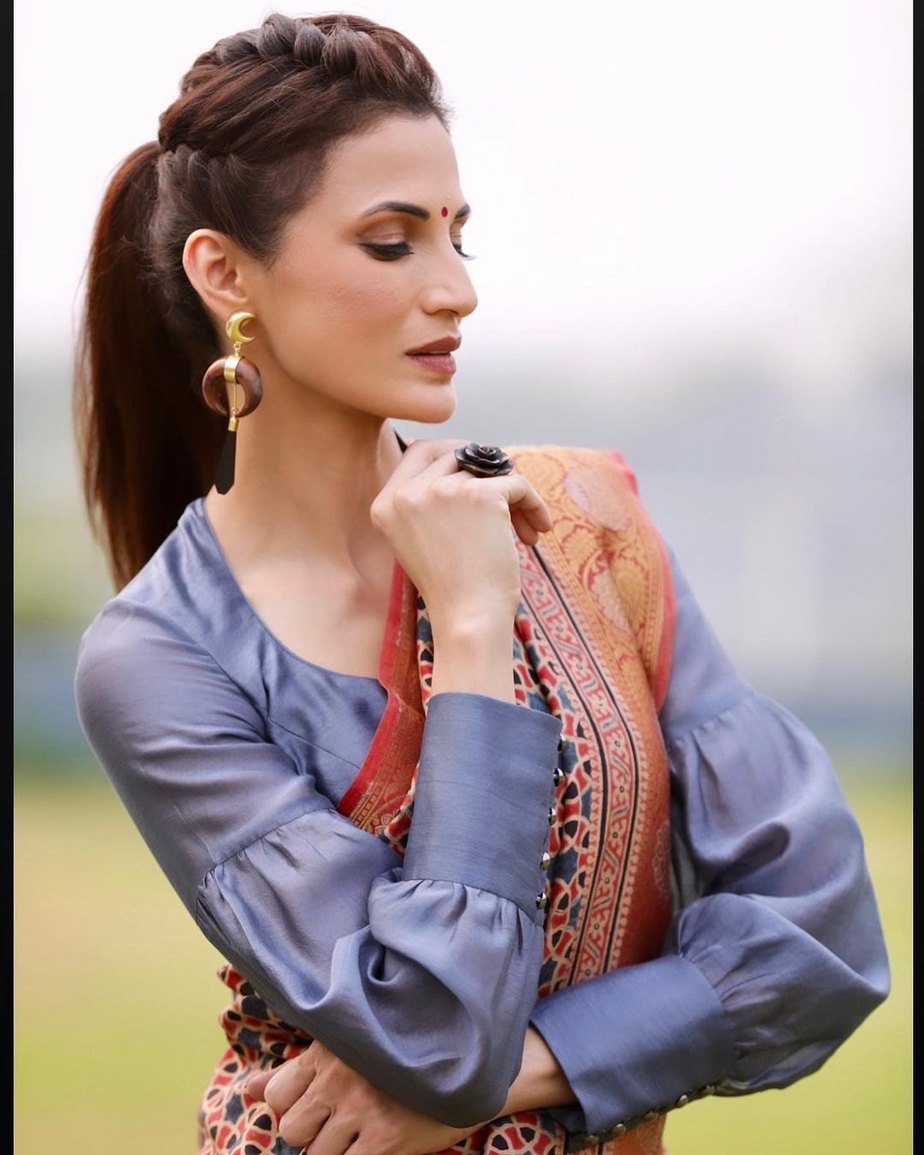 Shilpa Reddy in red AJRAK saree by Kankatala for qa Shilpa Reddy in red AJRAK saree by Kankatala for q&a-1