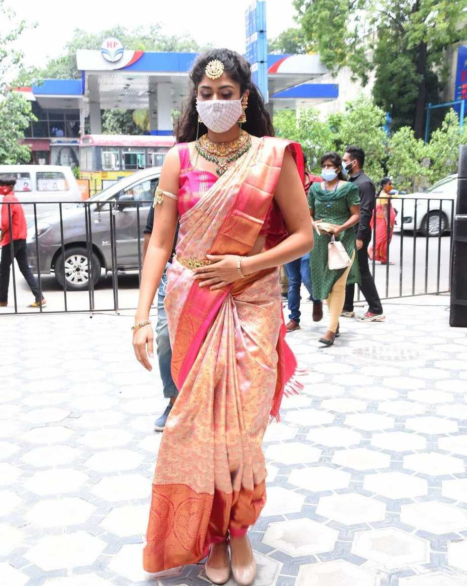 faria abdullah in brand mandir kanchipuram saree for shop opening 4.1 faria abdullah in brand mandir kanchipuram saree for shop opening-4.1
