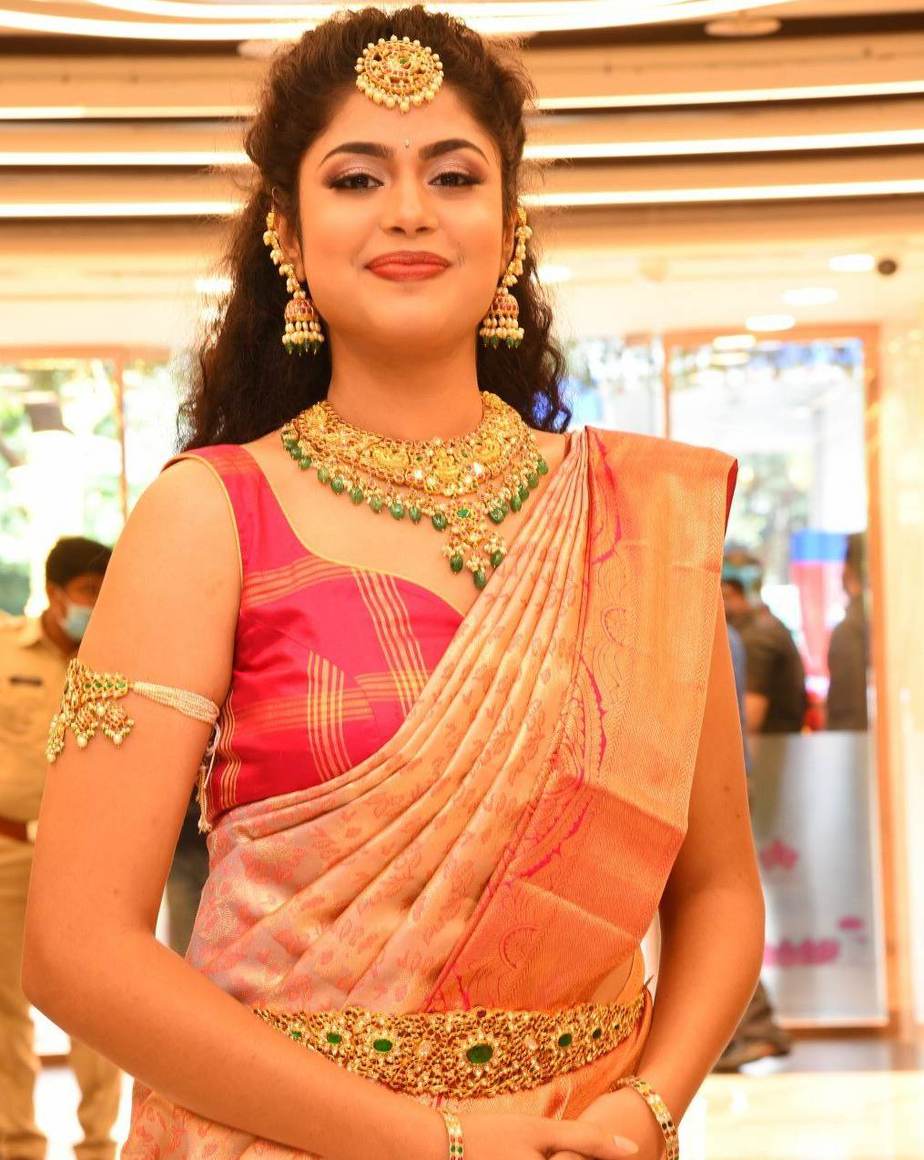 faria abdullah in brand mandir kanchipuram saree for shop opening 4 faria abdullah in brand mandir kanchipuram saree for shop opening-4