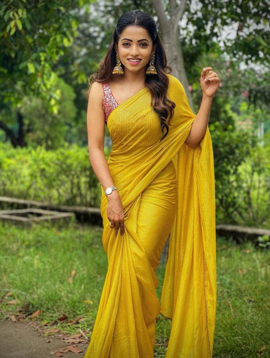 Navya Swamy in a yellow saree by thread fabric 1 Navya Swamy in a yellow saree by thread fabric-1