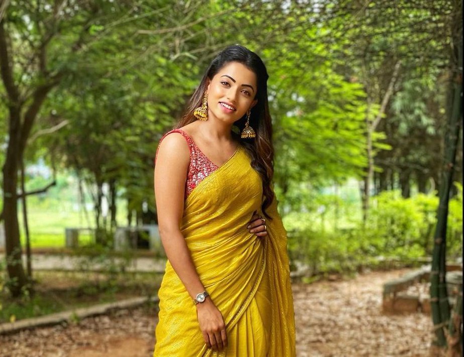 Navya Swamy in a yellow saree by thread fabric 4 Navya Swamy in a yellow saree by thread fabric-4