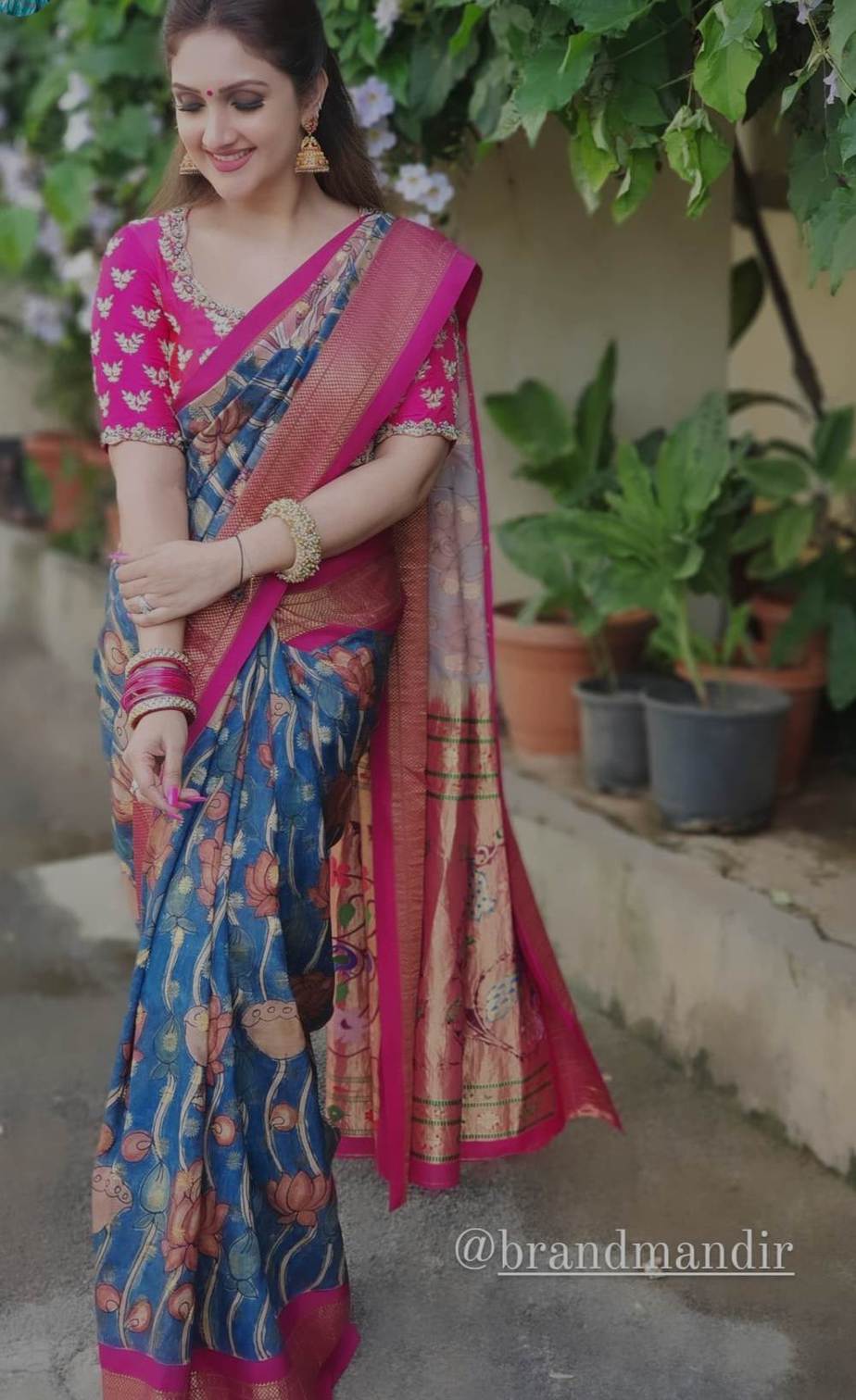 Sridevi vijaykumar in a indigo brand mandir saree for comedy stars 3 Sridevi vijaykumar in a indigo brand mandir saree for comedy stars-3