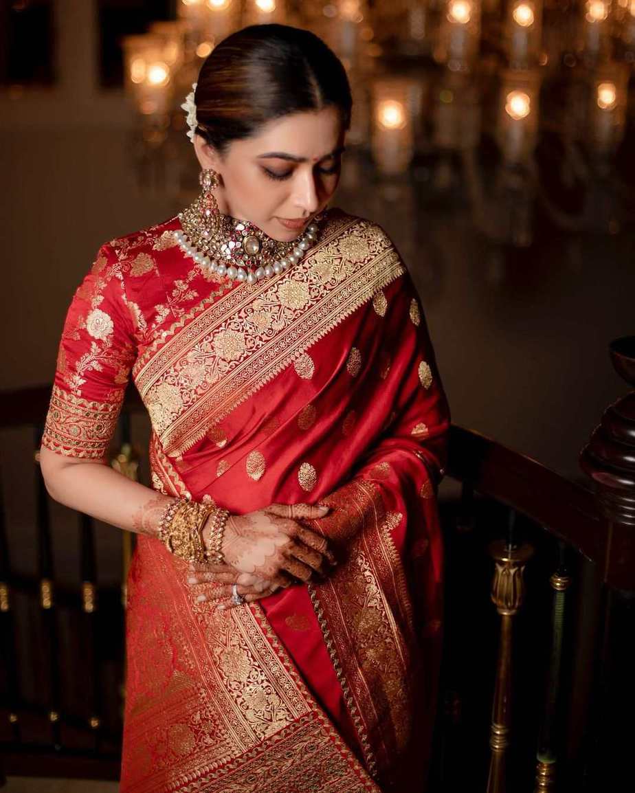 Aarti Ravi in a red saree by Sabyasachi 1 Aarti Ravi in a red saree by Sabyasachi-1