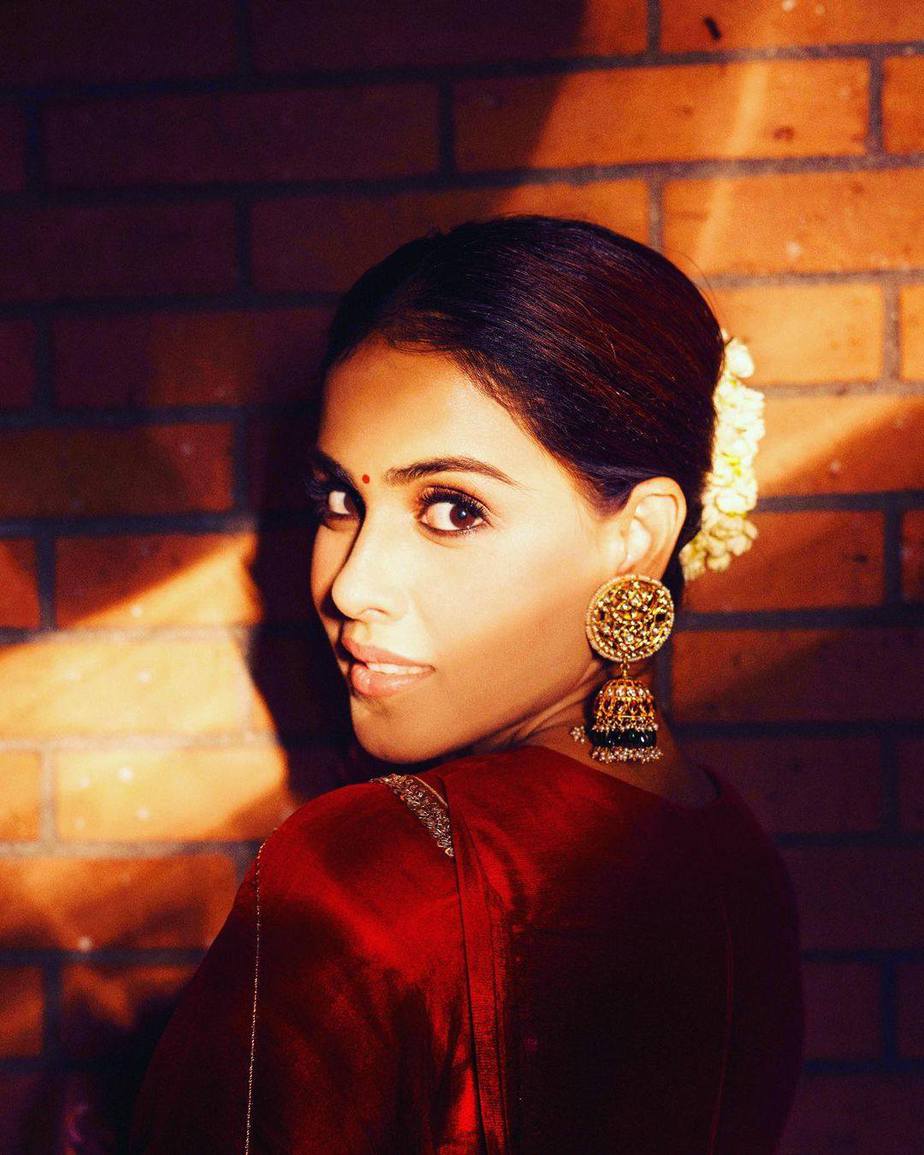 Genelia deshmukh in a red raw mango saree for an ad 1 Genelia deshmukh in a red raw mango saree for an ad-1