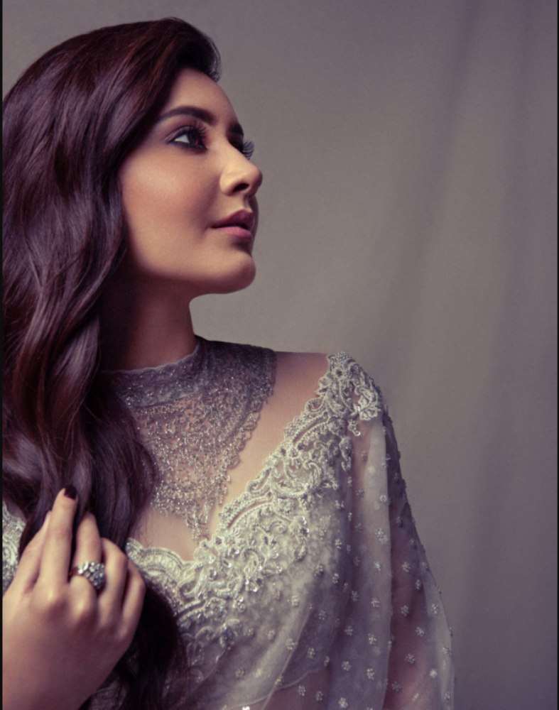 raashi khanna in white saree at sakshi awards 2021 1 raashi khanna in white saree at sakshi awards 2021 (1)