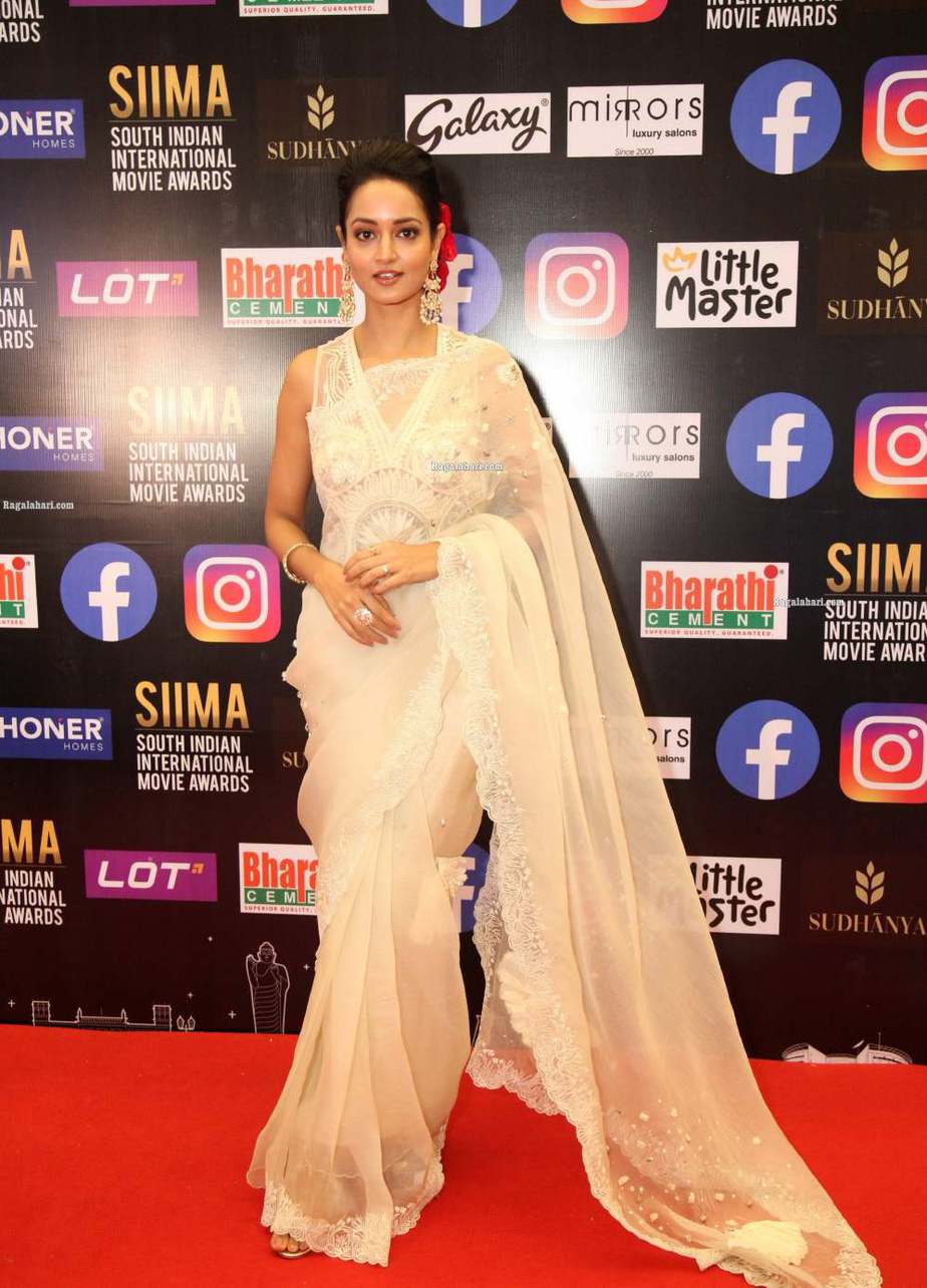 Shanvi Srivastav in a white saree for SIIMA 2021 4 Shanvi Srivastav in a white saree for SIIMA-2021-4