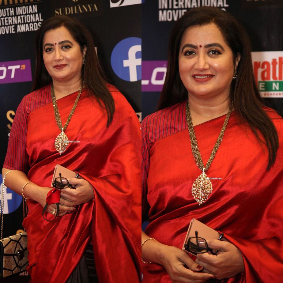 Sumalatha Ambareesh in a multi coloured saree for SIIMA 2021 2 Sumalatha Ambareesh in a multi coloured saree for SIIMA-2021-2