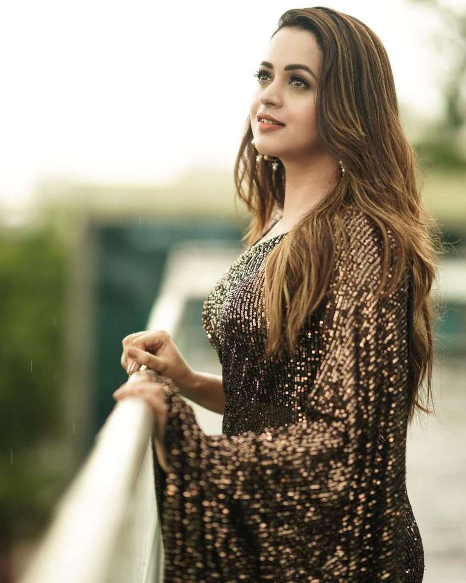 Bhavana Menon in a black label m saree 4 Bhavana Menon in a black label m saree-4