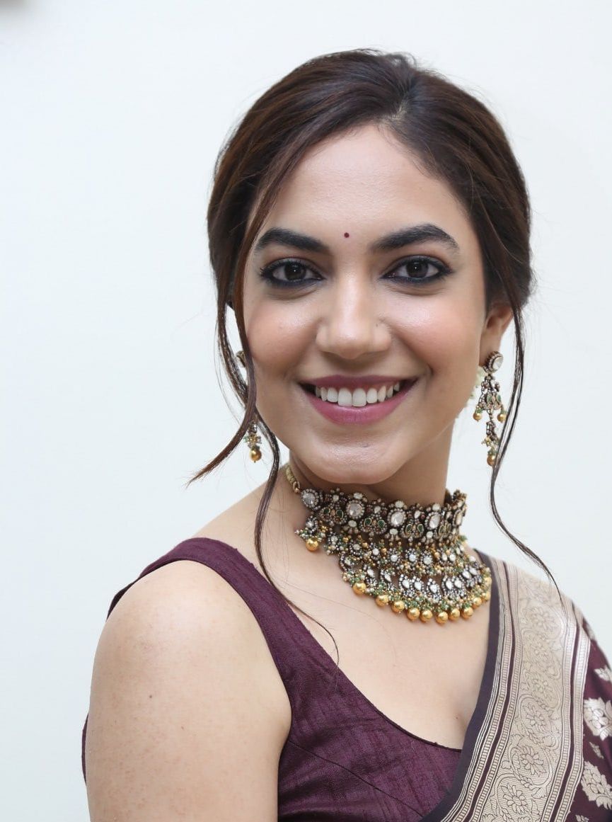 Ritu Varma in a wine saree by Raw mango for varudu kaavelenu pre release event 3 Ritu Varma in a wine saree by Raw mango for varudu kaavelenu pre-release event-3