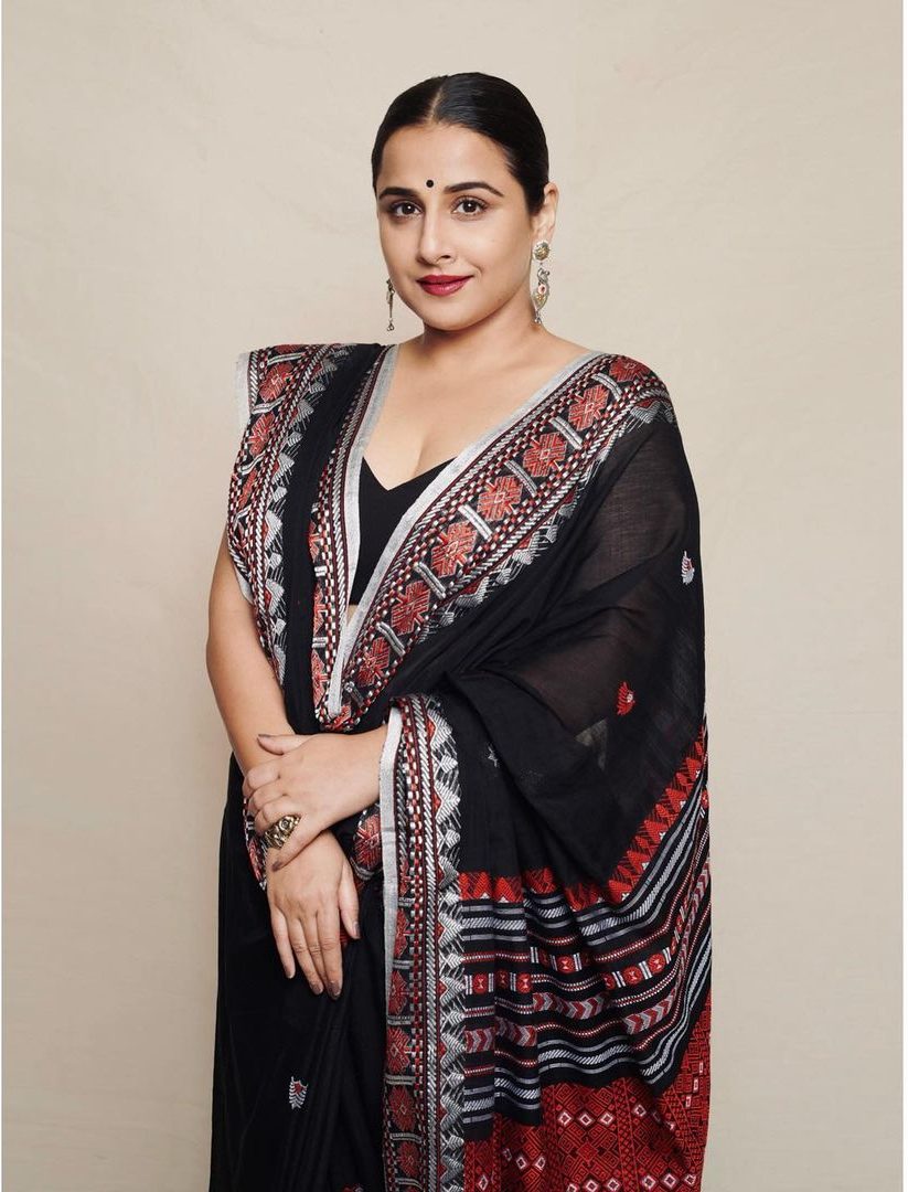 Vidya Balan in a black saree by House of urmi 1 Vidya Balan in a black saree by House of urmi-1