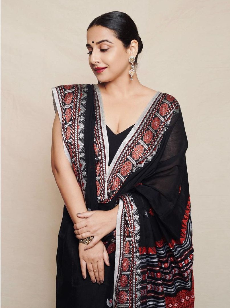 Vidya Balan in a black saree by House of urmi 2 Vidya Balan in a black saree by House of urmi-2