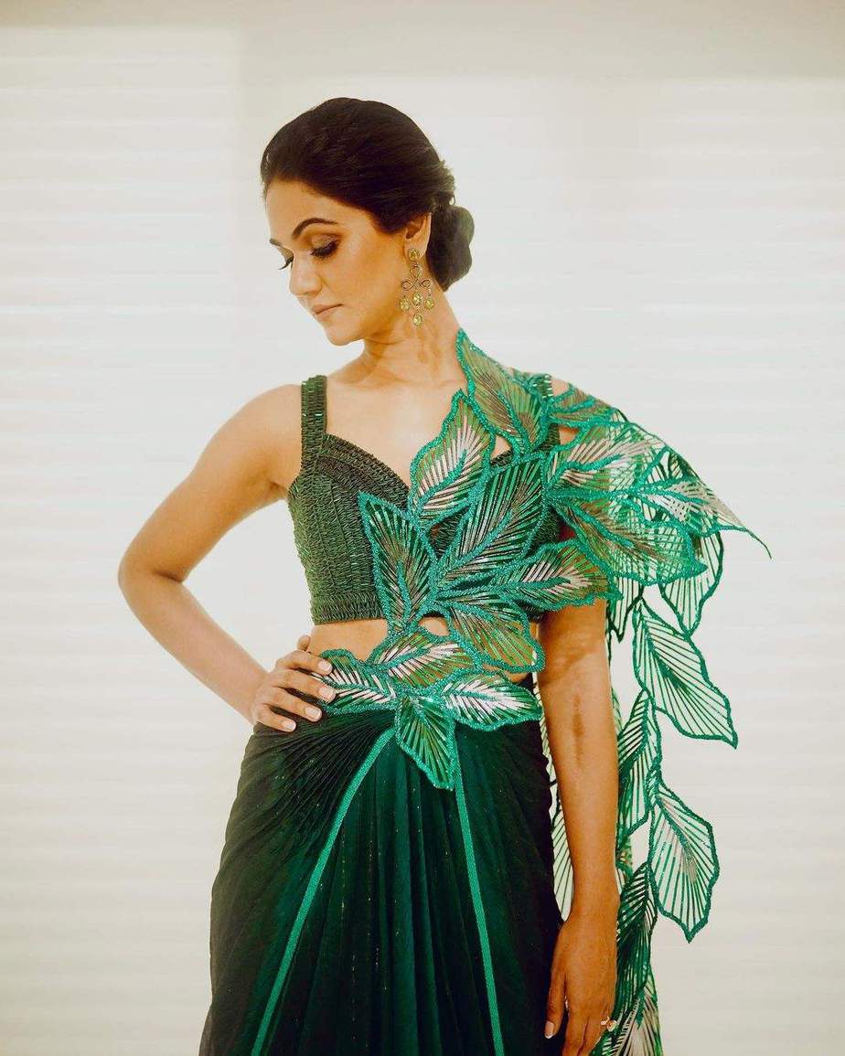 Sneha reddy in green pre draped saree by Amit aggarwal for diwali party21 1 Sneha reddy in green pre-draped saree by Amit aggarwal for diwali party'21-1