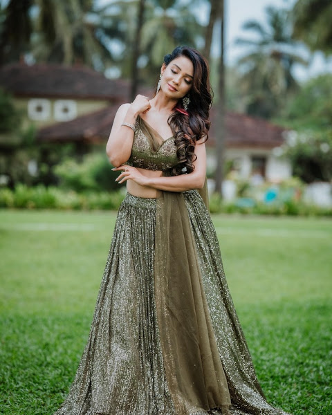 Adaa Khan's Most Recent Sexy Photoshoot Flipkart