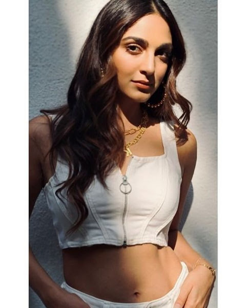 Amazing Looks of Actress Kiara Advani Flipkart