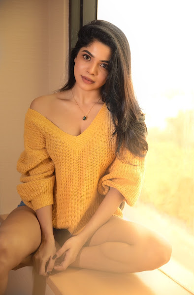 Latest Hot Photos Of Divya Bharathi Flipkart