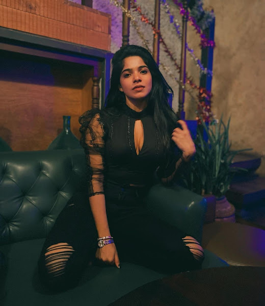 Latest Hot Photos Of Divya Bharathi Flipkart