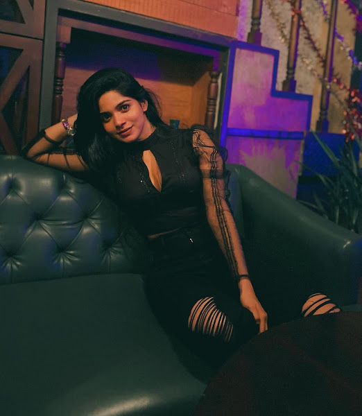 Latest Hot Photos Of Divya Bharathi Flipkart