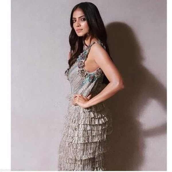 Malavika Mohanan Alluring Poses in Her New Stills Flipkart