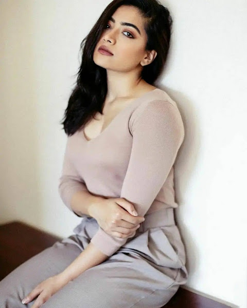 Rashmika Mandana Fabulous Looks in Black Outfit Flipkart