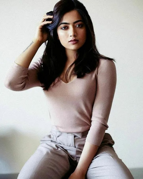 Rashmika Mandana Fabulous Looks in Black Outfit Flipkart