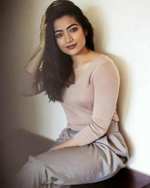 Rashmika Mandana Fabulous Looks in Black Outfit Flipkart