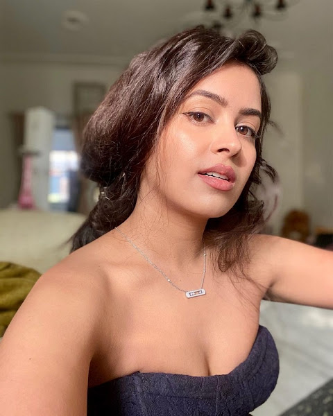 Shobhita Rana Mesmerizing Stills Flipkart