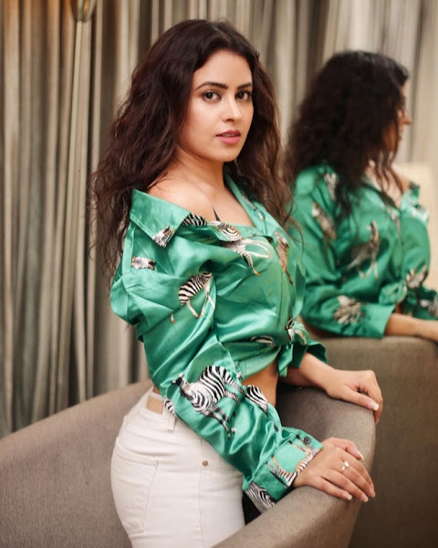 Shobhita Rana Mesmerizing Stills Flipkart