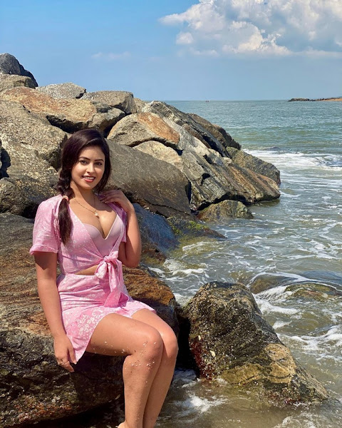 Shobhita Rana Mesmerizing Stills Flipkart