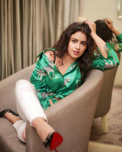 Shobhita Rana Mesmerizing Stills Flipkart