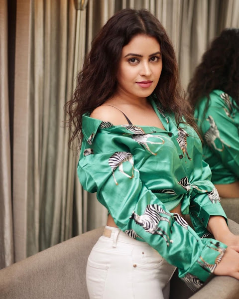 Shobhita Rana Mesmerizing Stills Flipkart