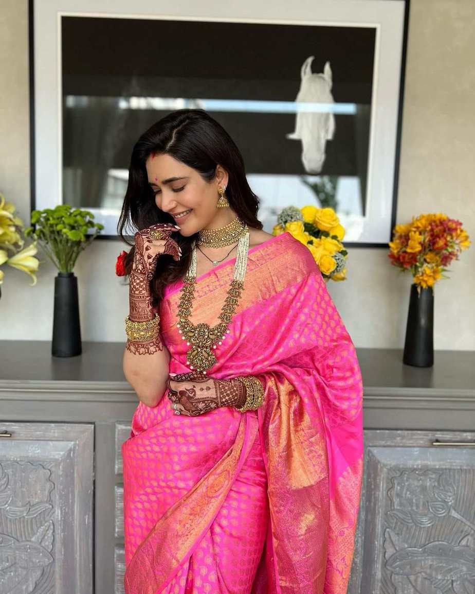 Karishma Tanna in a pink silk saree for her grihpravish 2 Karishma Tanna in a pink silk saree for her grihpravish-2