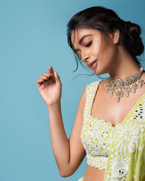 Photos of Keerthy Suresh's Hot Cleavage Flipkart