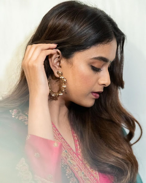 Photos of Keerthy Suresh's Hot Cleavage Flipkart