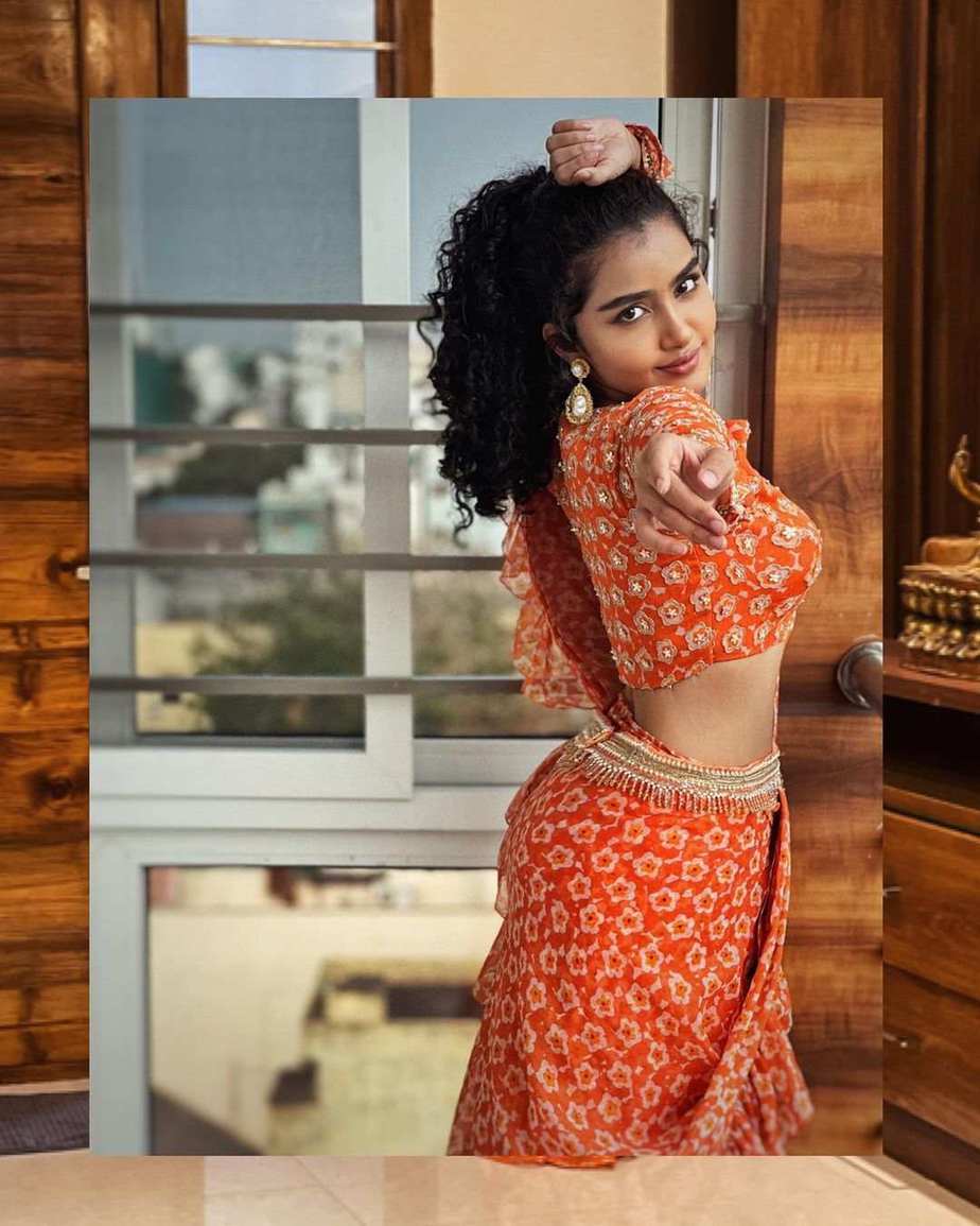 Anupama Parameswaran in orange pre draped saree by seharre 1 Anupama Parameswaran in orange pre draped saree by seharre-1