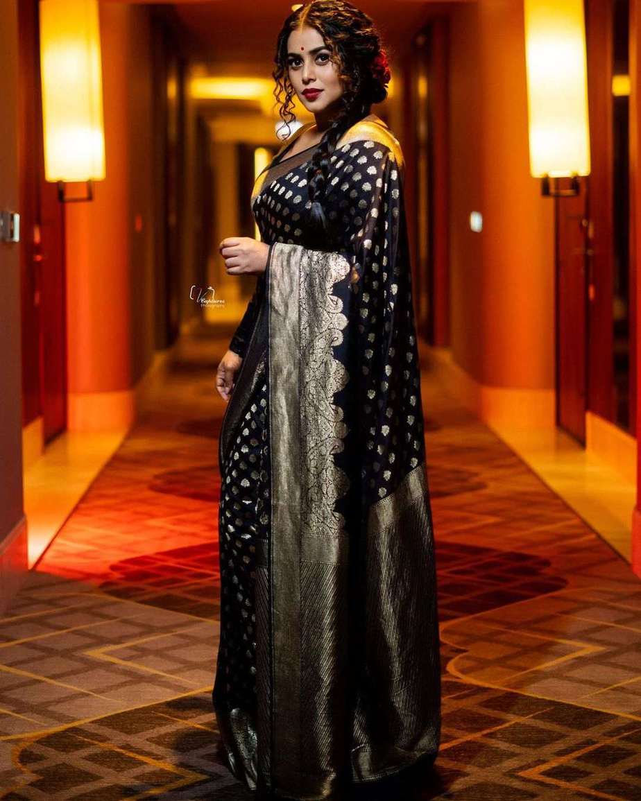 Purnaa in a black saree by Ridhi sarees Purnaa in a black saree by Ridhi sarees