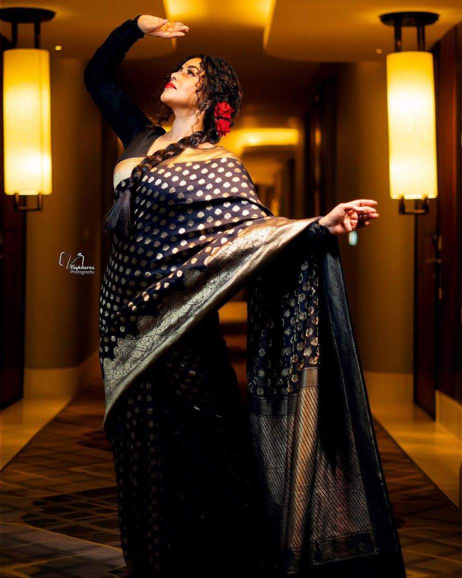 Purnaa in a black saree by Ridhi sarees 1 Purnaa in a black saree by Ridhi sarees-1