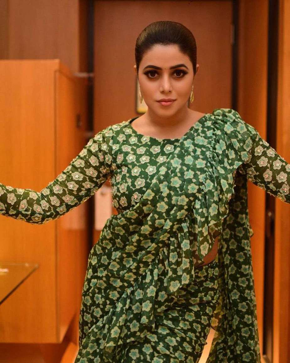 Purnaa in a green ruffle saree by seharre 1 89N3PDyZzakoH7W6n8ZrjGDDktjh8iWFG6eKRvi3kvpQ