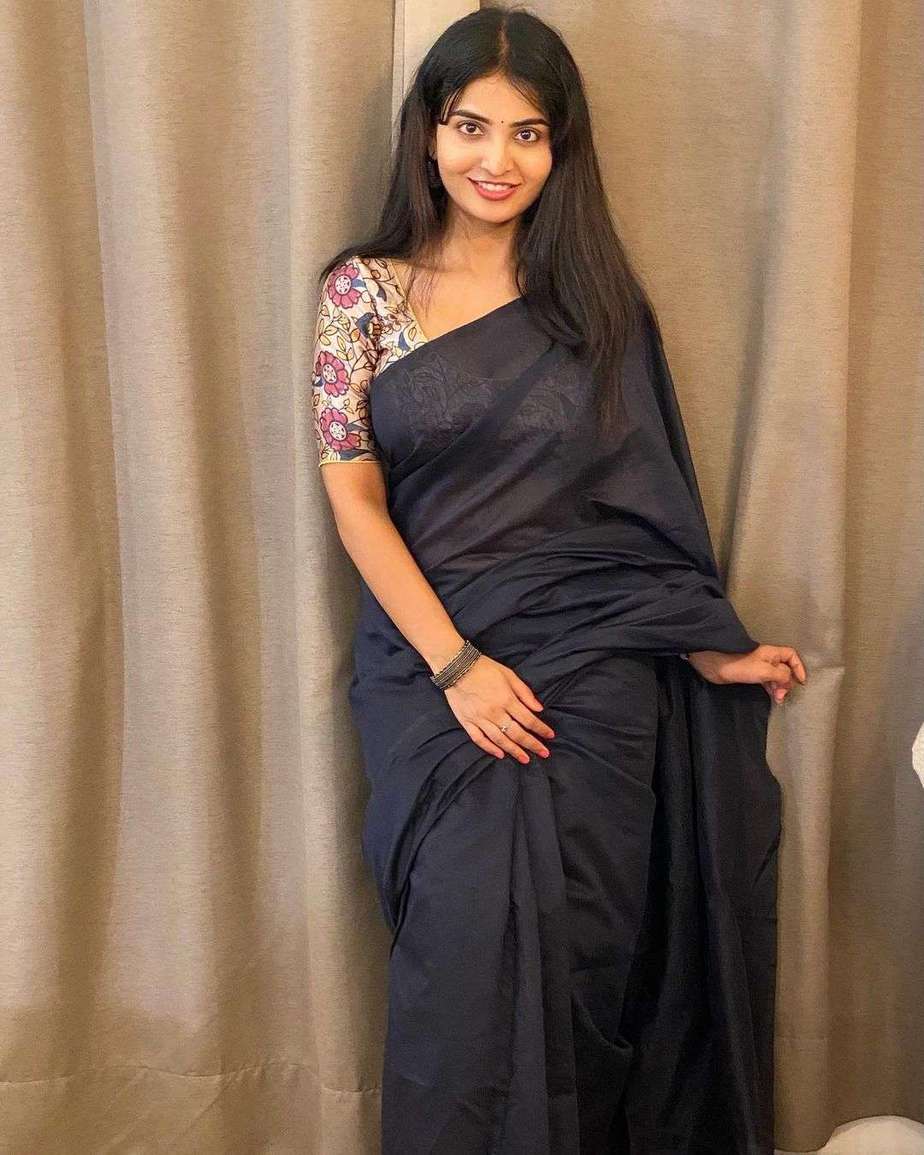 Ananya Nagalla amps up her look in a plain black saree with kalamkari blouse! How to style a saree