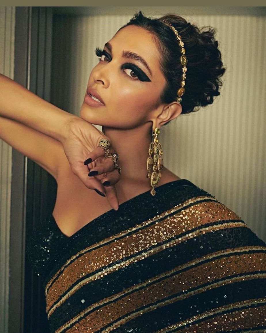 deepika padukone in a striped saree by sabyasachi for cannes22 2 deepika padukone in a striped saree by sabyasachi for cannes'22-2