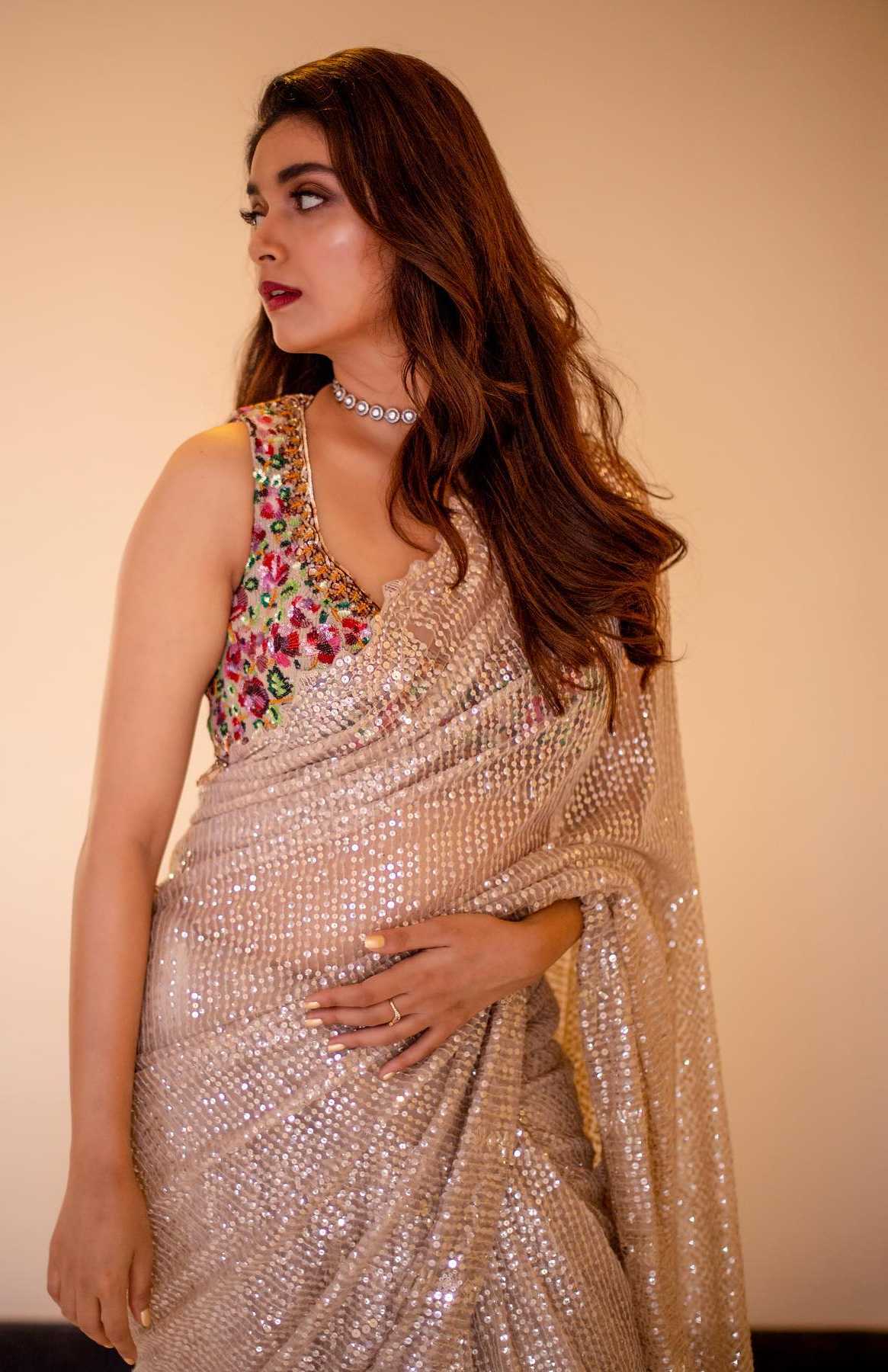 keerthy suresh in a sequinned saree by rimple and harpreet for a wedding keerthy suresh in a sequinned saree by rimple and harpreet for a wedding
