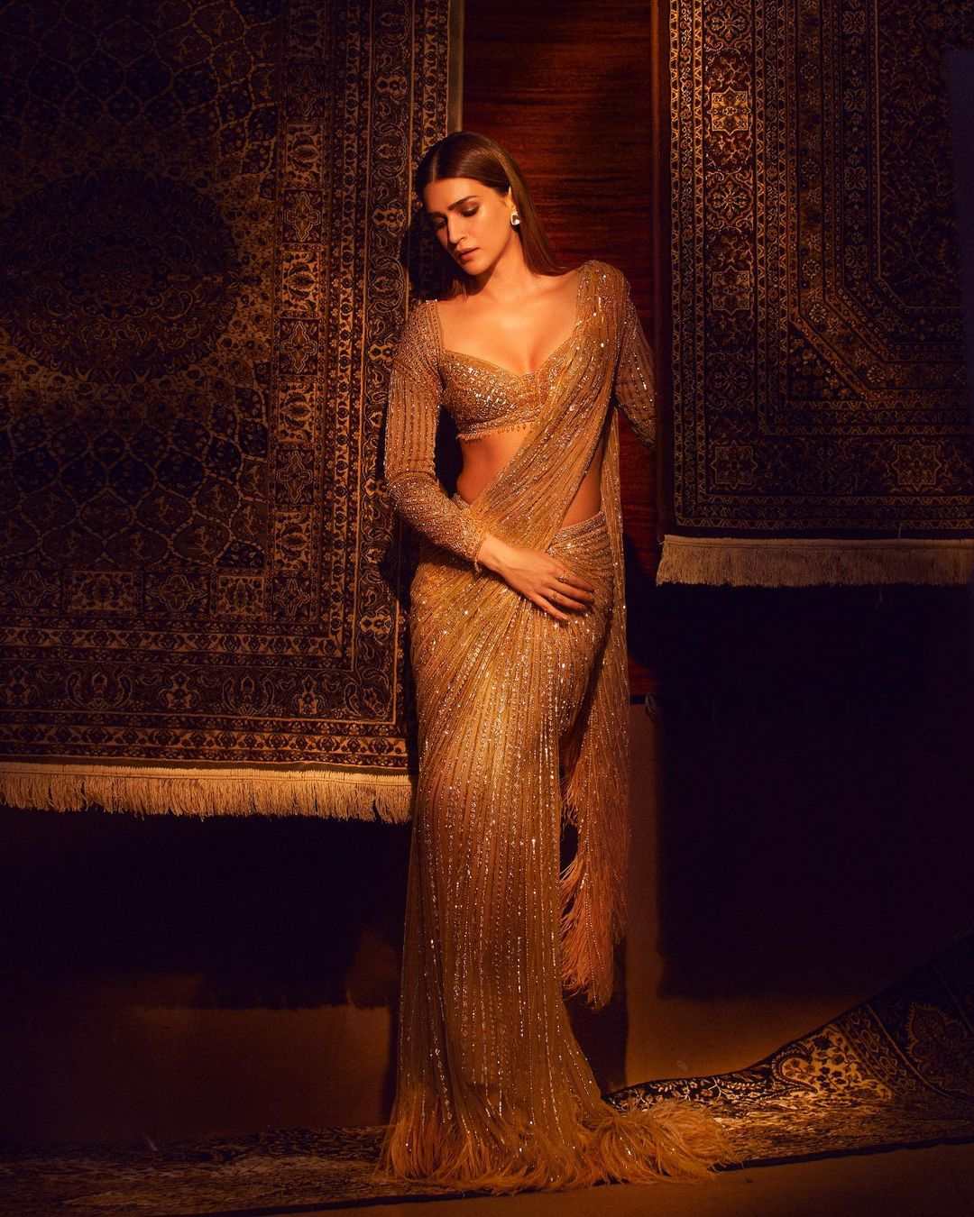 kriti sanon in gold falguni shane peacock saree kriti sanon in gold falguni shane peacock saree