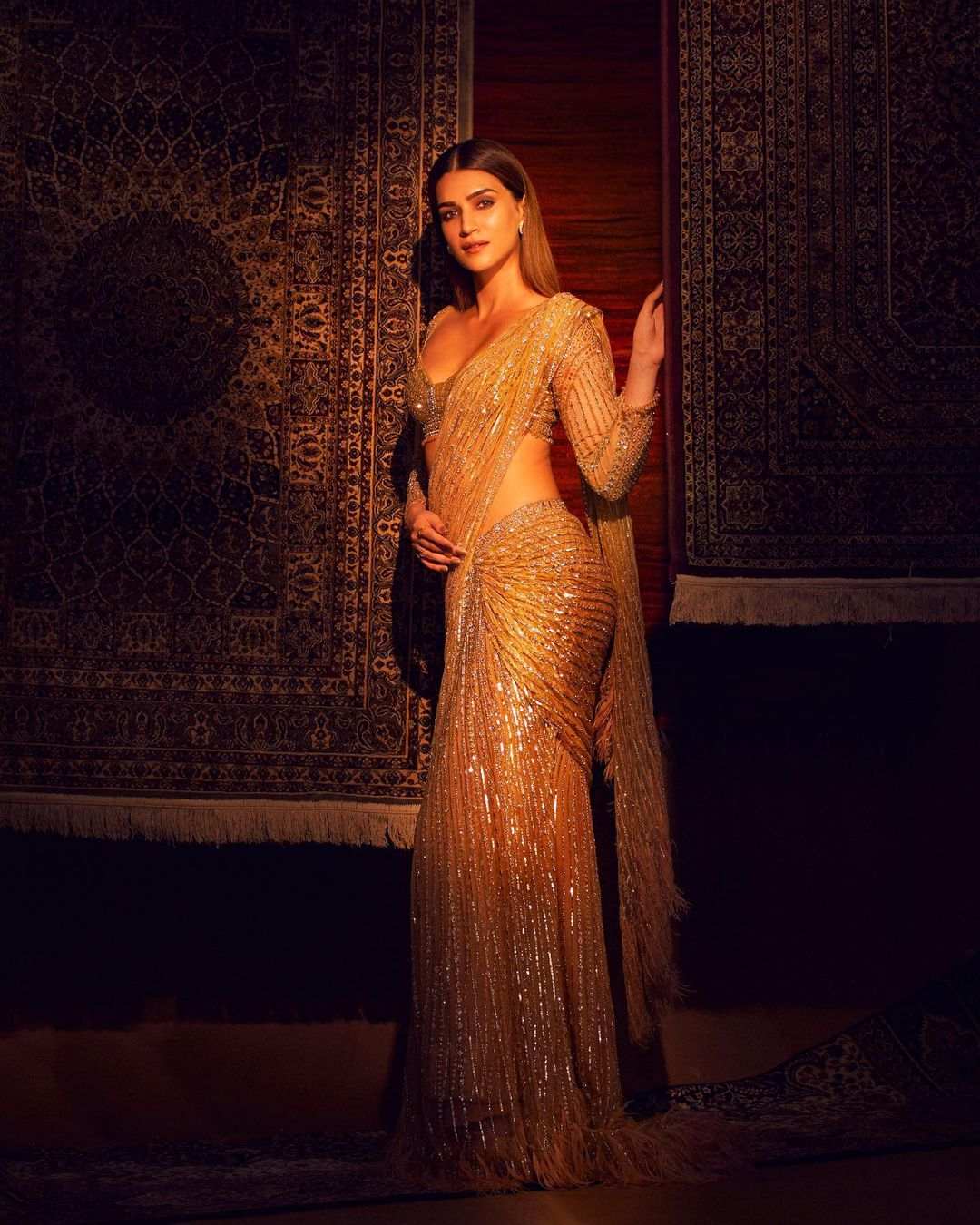 kriti sanon in gold falguni shane peacock saree2 kriti sanon in gold falguni shane peacock saree2