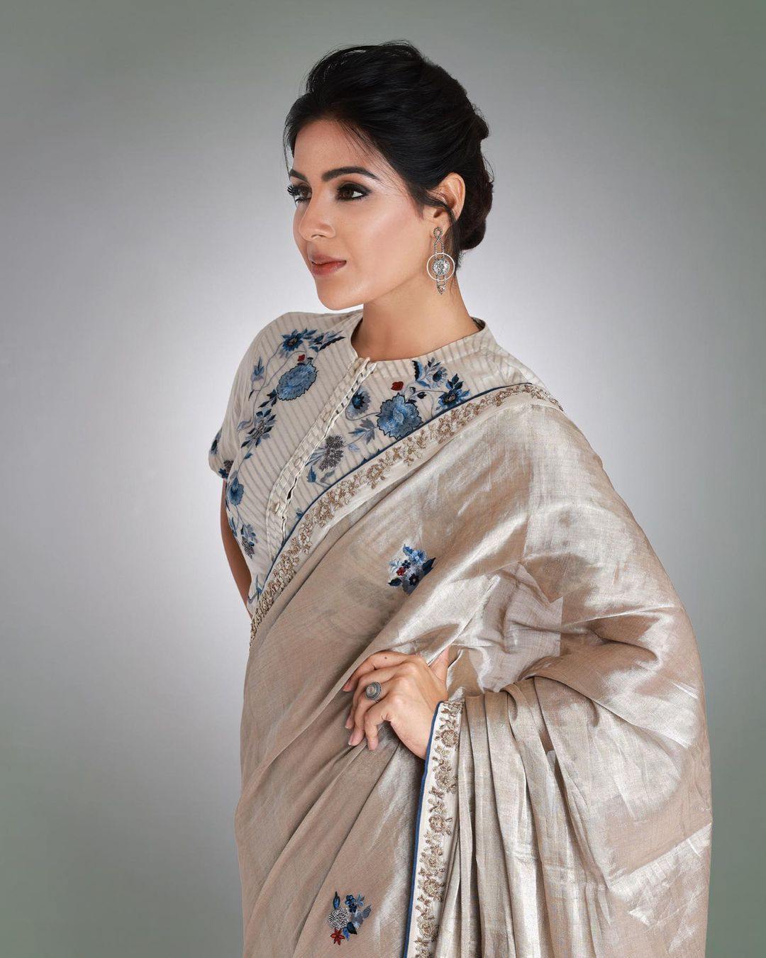 samyuktha menon in an ivory saree by pramaa1 samyuktha menon in an ivory saree by pramaa1