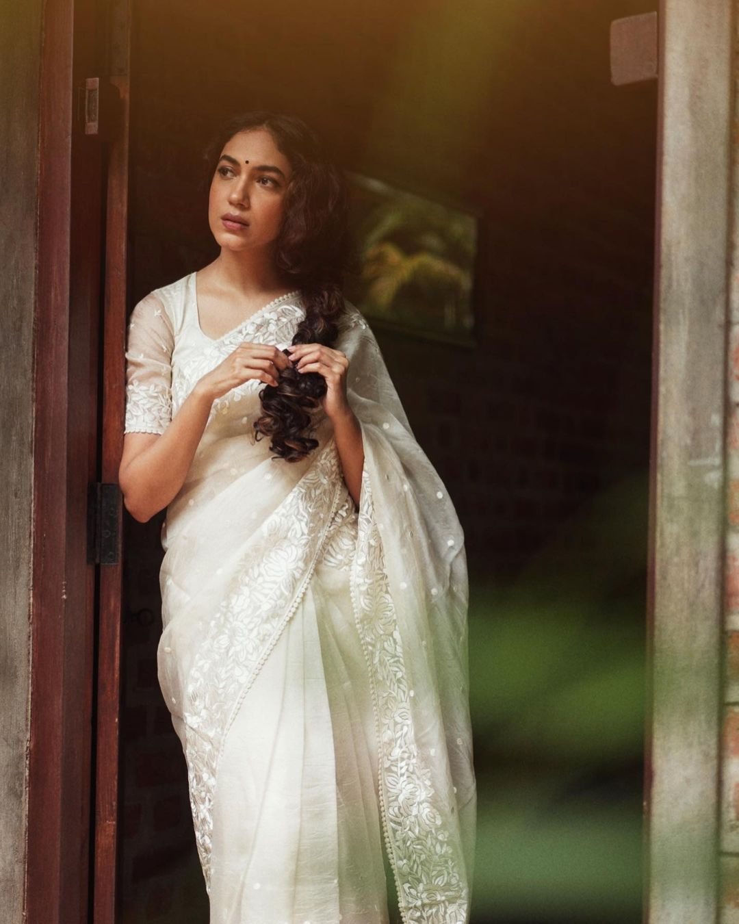 Ritu Varma looks exquisite in an ivory organza saree! How to style a saree