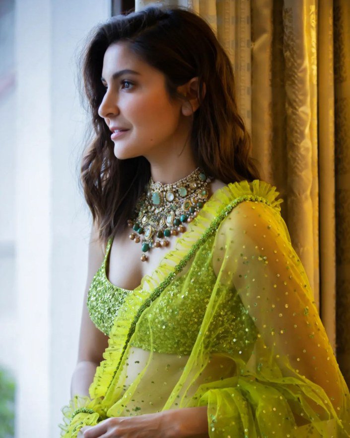 anushka sharma in a green saree by sabyasachi for diwali3 anushka sharma in a green saree by sabyasachi for diwali3