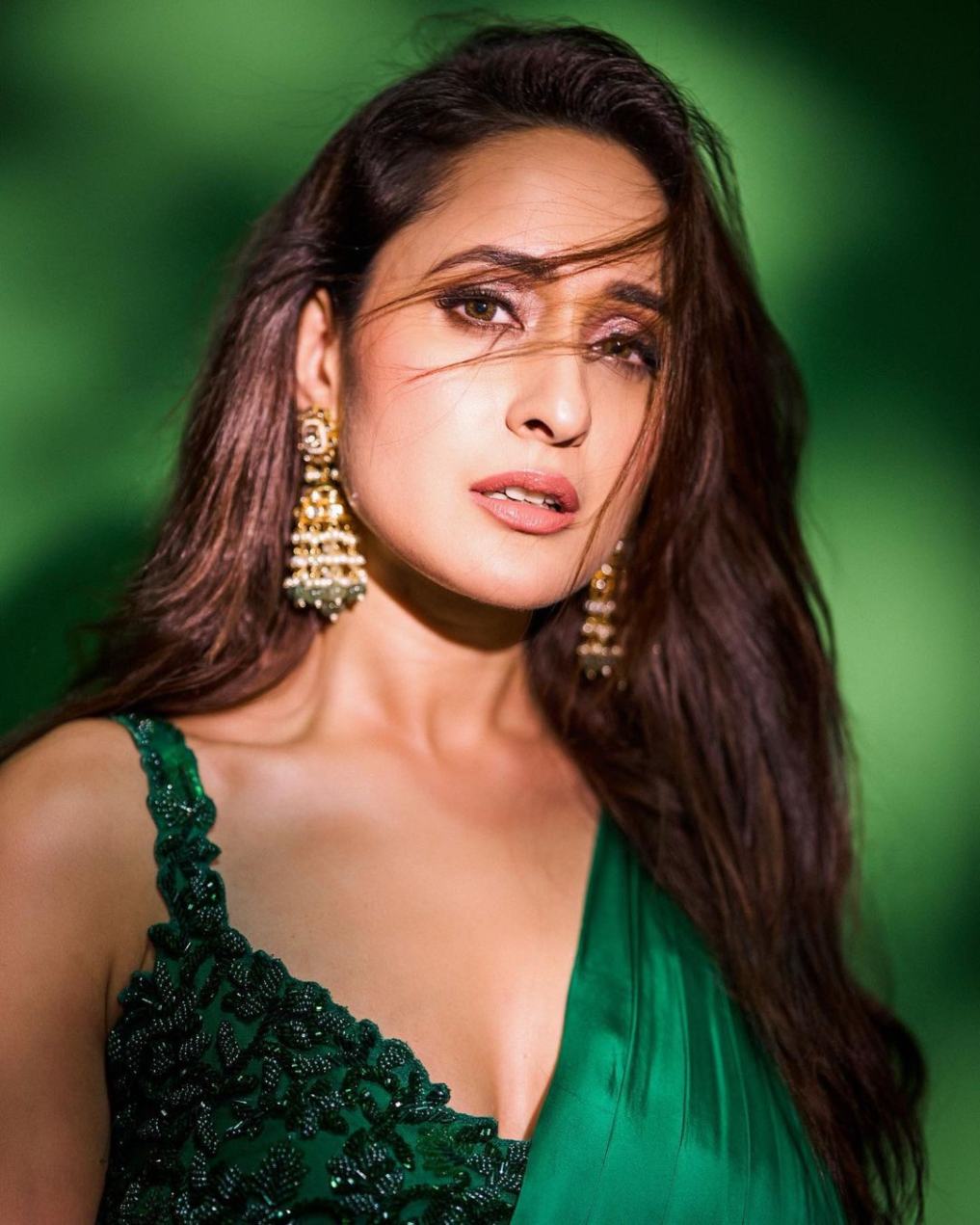 pragya jaiswal in a green saree by sonakshi raaj for diwali party1 pragya jaiswal in a green saree by sonakshi raaj for diwali party1
