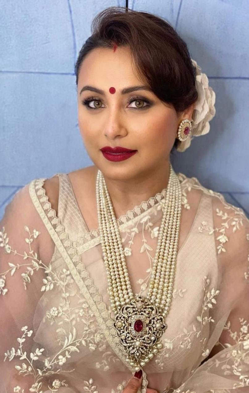 rani mukerji in ivory embroidered saree2 rani mukerji in ivory embroidered saree2